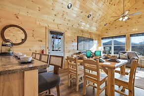 Parkway Paradise w Private Hot Tub