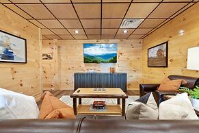 Parkway Paradise w Private Hot Tub