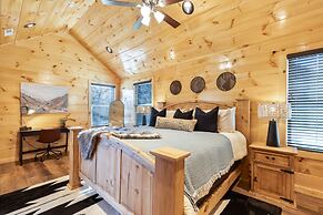 Parkway Paradise w Private Hot Tub