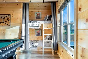 Parkway Paradise w Private Hot Tub