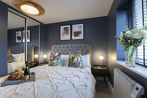 Elliot Oliver - Exquisite 2 Bedroom Apartment With Garden, Parking & E