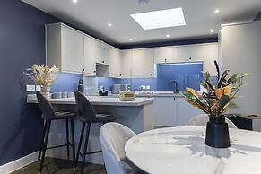 Elliot Oliver - Exquisite 2 Bedroom Apartment With Garden, Parking & E