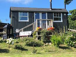 Lovely Shepherds hut in Cornwall