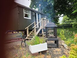 Lovely Shepherds hut in Cornwall