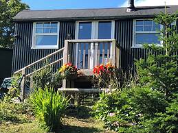 Lovely Shepherds hut in Cornwall
