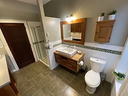 Chalet Au Bon Pain by Fernie Lodging CO