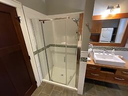 Chalet Au Bon Pain by Fernie Lodging CO