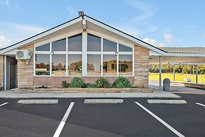 Travelers Inn