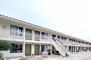 Soledad Motel 8