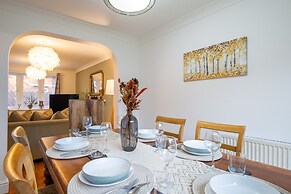 Spacious 4-br Cambridge House, Free Parking