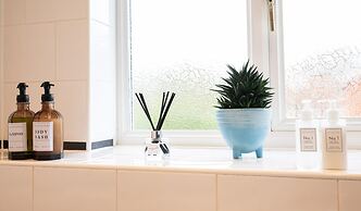 Spacious 4-br Cambridge House, Free Parking