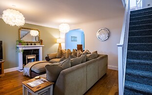 Spacious 4-br Cambridge House, Free Parking