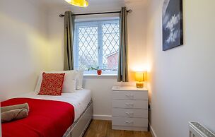 Spacious 4-br Cambridge House, Free Parking