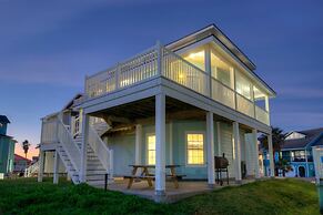 Holiday Beach House by Avantstay Pool + Beach