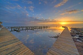 Bayside Lodge by Avantstay Panoramic Water Views