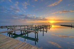 Bayside Lodge by Avantstay Panoramic Water Views