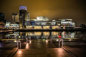 1B Steps to Uni & Stadium - Wi-fi, Brekie, Netfilx