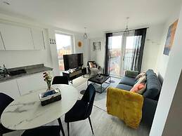 1B Steps to Uni & Stadium - Wi-fi, Brekie, Netfilx