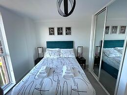 1B Steps to Uni & Stadium - Wi-fi, Brekie, Netfilx