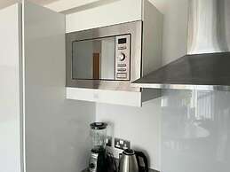 1B Steps to Uni & Stadium - Wi-fi, Brekie, Netfilx