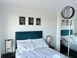 1B Steps to Uni & Stadium - Wi-fi, Brekie, Netfilx