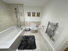 1B Steps to Uni & Stadium - Wi-fi, Brekie, Netfilx