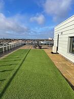 1B Steps to Uni & Stadium - Wi-fi, Brekie, Netfilx