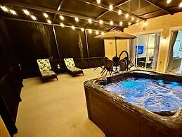 Private Hot Tub 3-bedroom 8 Miles From Disney