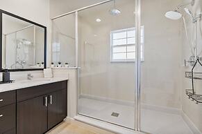 Private Hot Tub 3-bedroom 8 Miles From Disney