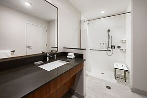 NEW - Fairfield Inn & Suites by Marriott Orlando at Millenia