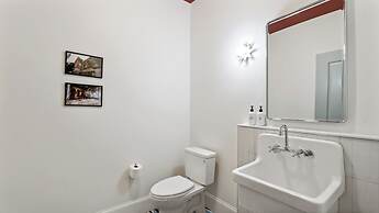 The Mary Beth Hotel & Gallery