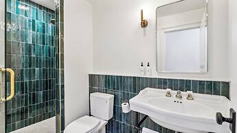 The Mary Beth Hotel & Gallery