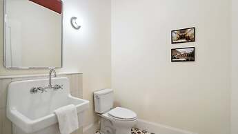 The Mary Beth Hotel & Gallery