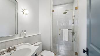 The Mary Beth Hotel & Gallery