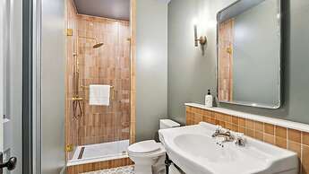 The Mary Beth Hotel & Gallery