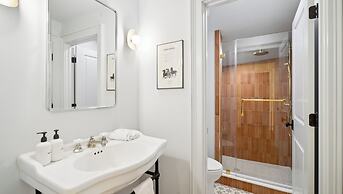 The Mary Beth Hotel & Gallery