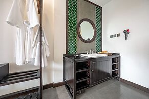 Manyo Hotel and Resort
