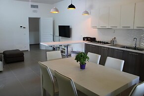 Villa Laura, Complete and Modern Furnishings, a Green Oasis by the Cit