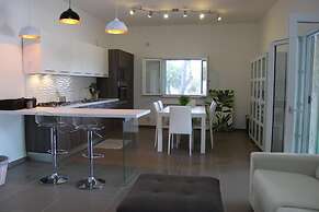 Villa Laura, Complete and Modern Furnishings, a Green Oasis by the Cit