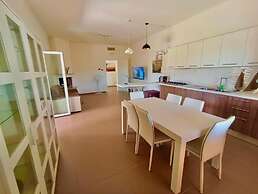 Villa Laura, Complete and Modern Furnishings, a Green Oasis by the Cit