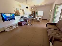 Villa Laura, Complete and Modern Furnishings, a Green Oasis by the Cit