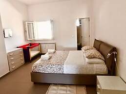 Villa Laura, Complete and Modern Furnishings, a Green Oasis by the Cit