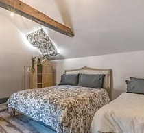 Immaculate 6-bed Ivy House