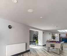 Immaculate 6-bed Ivy House