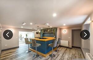 Immaculate 6-bed Ivy House