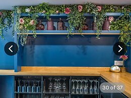 Immaculate 6-bed Ivy House