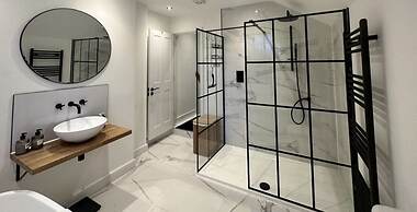 Exquisite renovation in central location