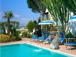 Room in B&B - Standard Double or Twin Room in Ischia per 2 People