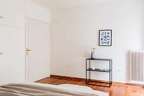 Faliro Sunlit 3BR Apartment