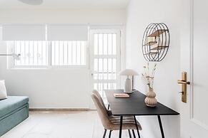 Faliro Sunlit 3BR Apartment